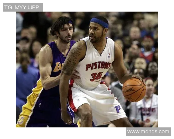 湖人对决国王激情碰撞唱响篮球场上的热血旋律